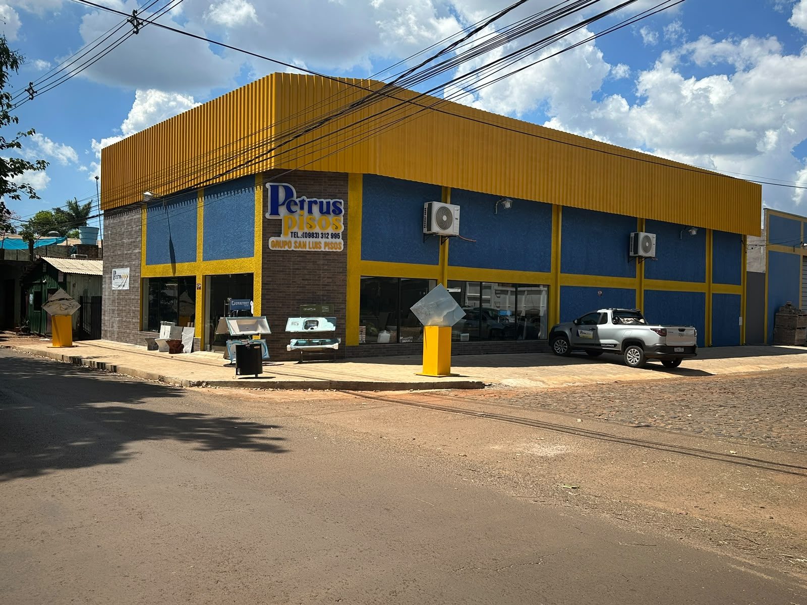 Piezas de cerámica y porcelanato en stock